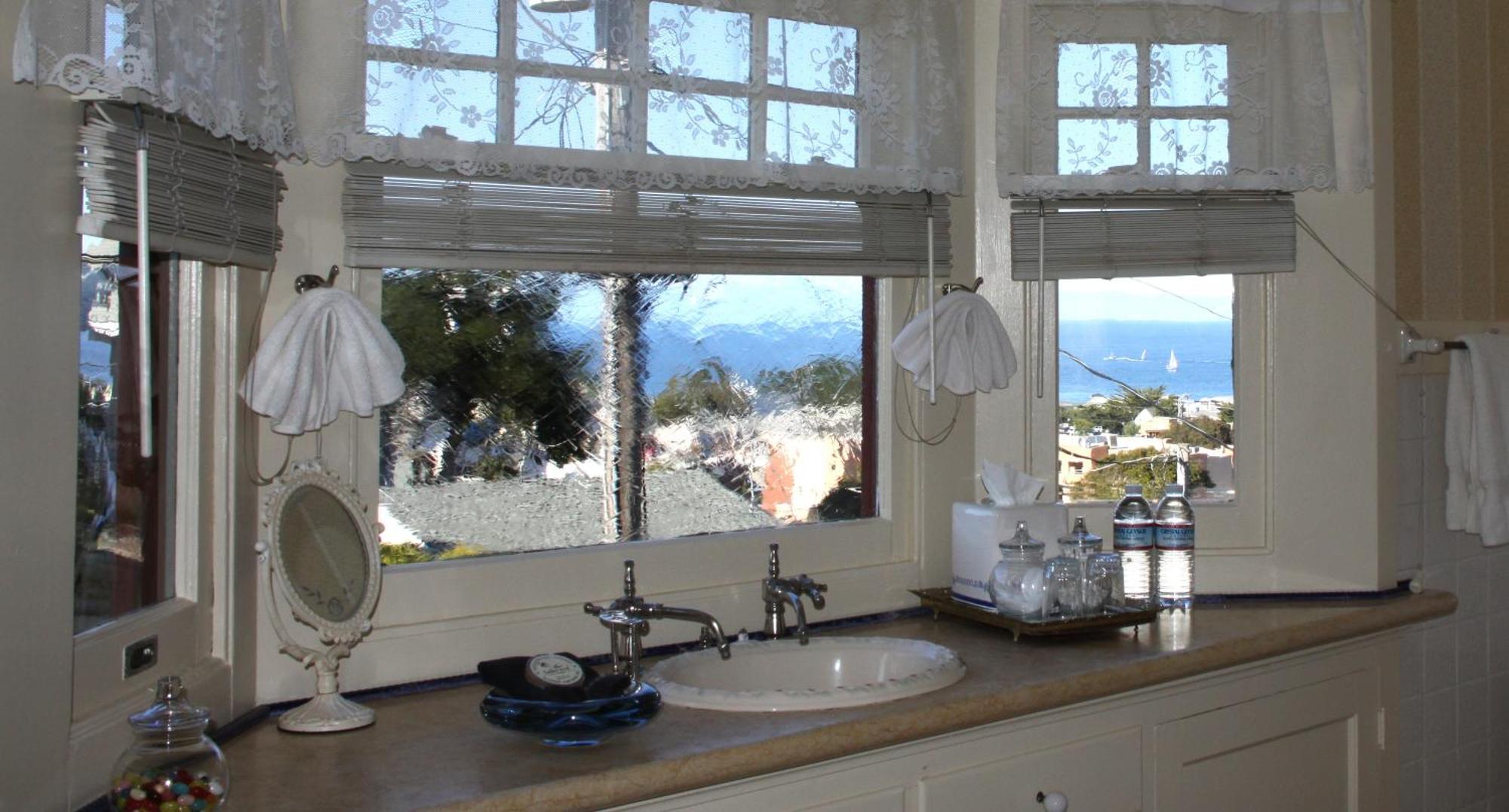 The Jabberwock Bed & Breakfast Monterey Room photo