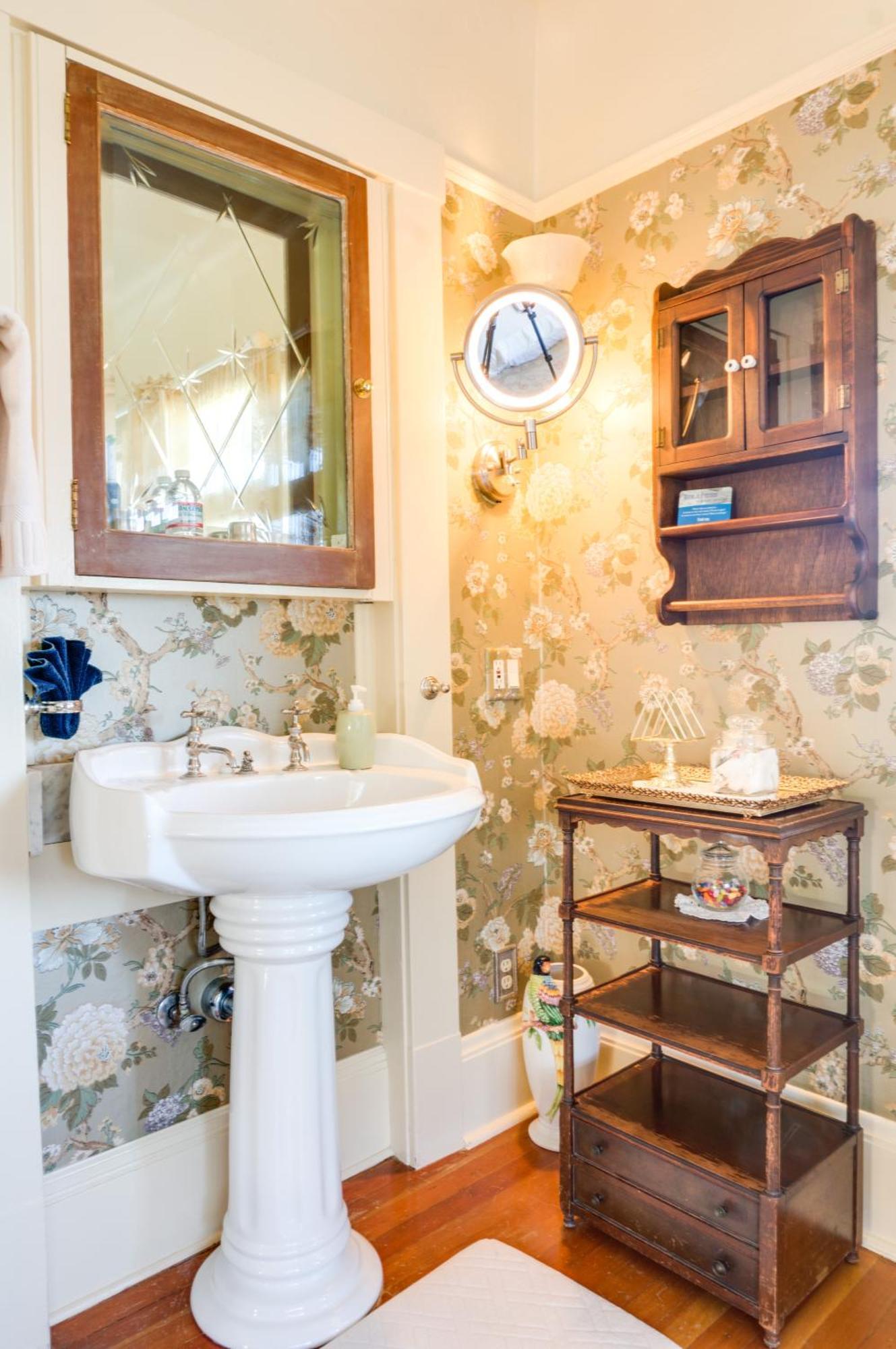 The Jabberwock Bed & Breakfast Monterey Room photo